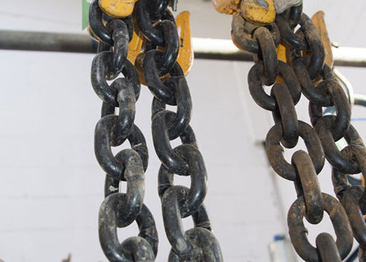 Zawiesia linowe czy zawiesia łańcuchowe - na co postawić