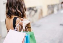 Co to jest sprzedaż e commerce?