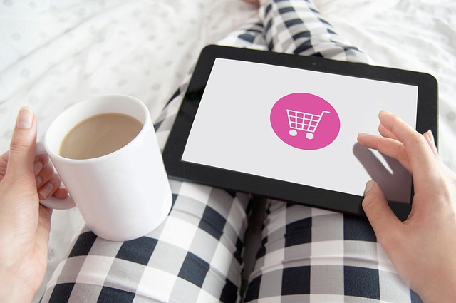 Na jakie dwa działania pozwala e-commerce? Na jakie dwa działania pozwala e-commerce?